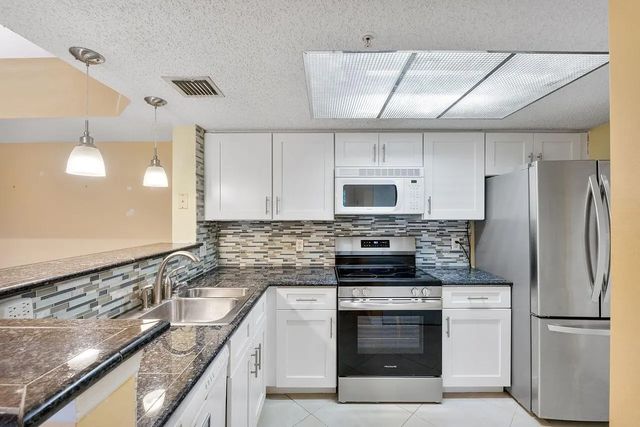 5011 Wiles Road #unit 303, Coconut Creek