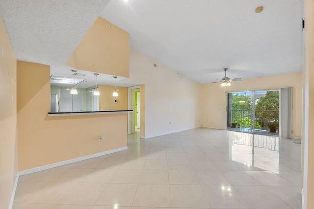 5011 Wiles Road #unit 303, Coconut Creek