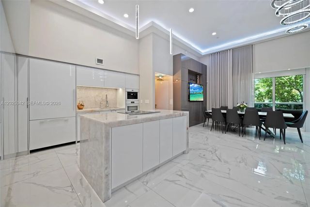 5 of 31 - 1800 S Ocean Drive #310, Hallandale Beach, FL