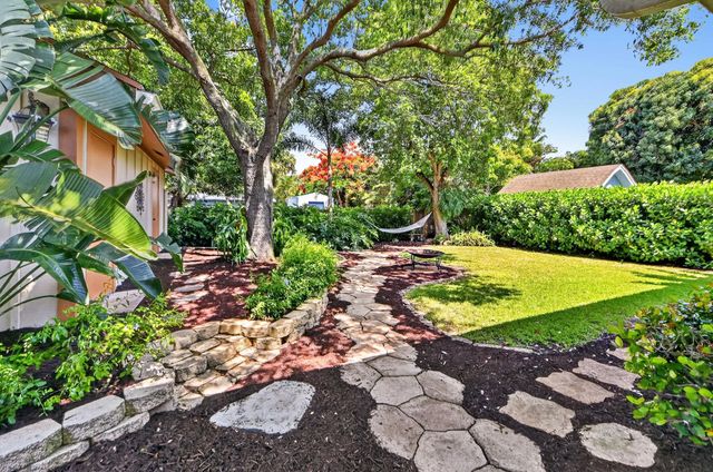 4 of 36 - 313 Poe Drive, Palm Springs, FL