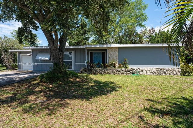 982 Sw Airoso Boulevard, Port St. Lucie