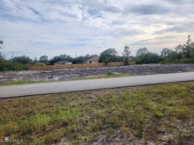 3 of 5 - 2513 43rd Street W, Lehigh Acres, FL
