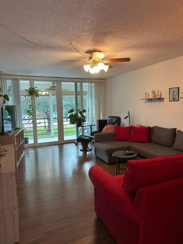 115 Royal Pk Drive #2g, Oakland Park