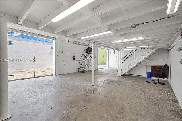 3 of 9 - 7525 Ne 3rd Place, Miami, FL