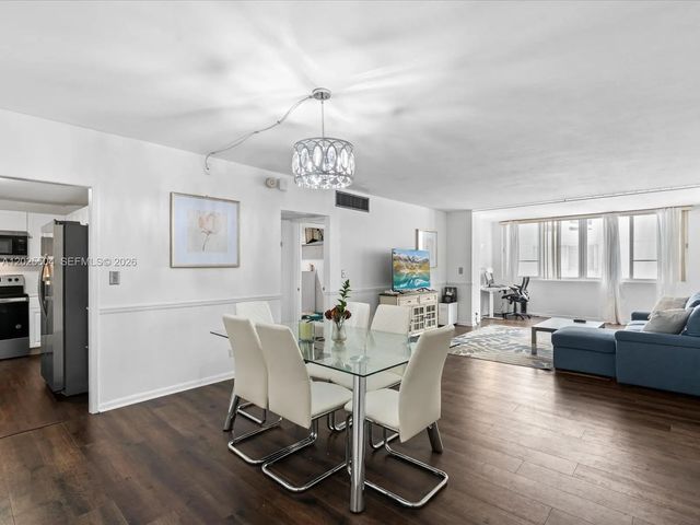 3 of 37 - 5005 Collins Avenue #222, Miami Beach, FL