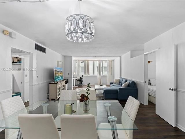 4 of 37 - 5005 Collins Avenue #222, Miami Beach, FL