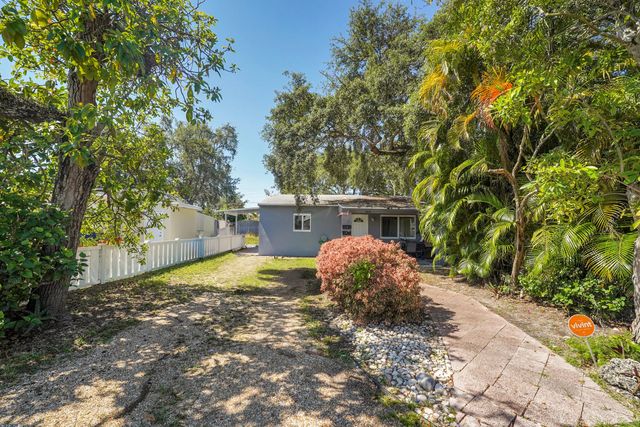 2620 Harding Street, Hollywood