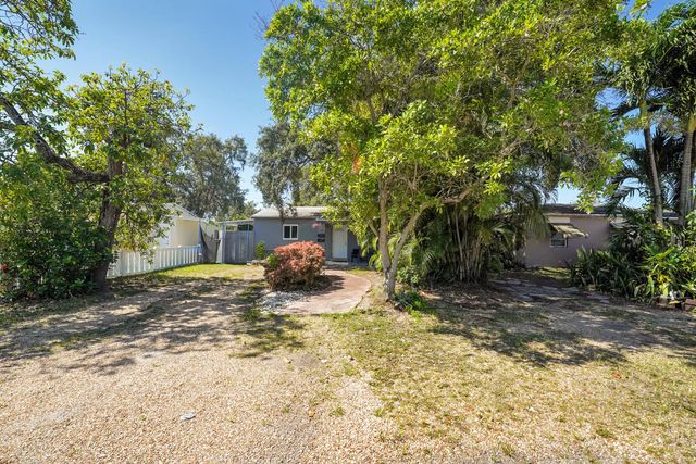 4 of 27 - 2620 Harding Street, Hollywood, FL