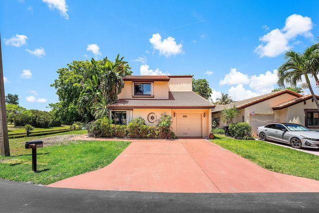 2810 Sand Pines Court, Lake Worth