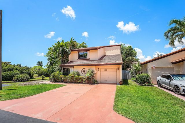 2 of 37 - 2810 Sand Pines Court, Lake Worth, FL