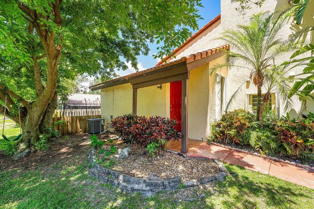 3 of 37 - 2810 Sand Pines Court, Lake Worth, FL
