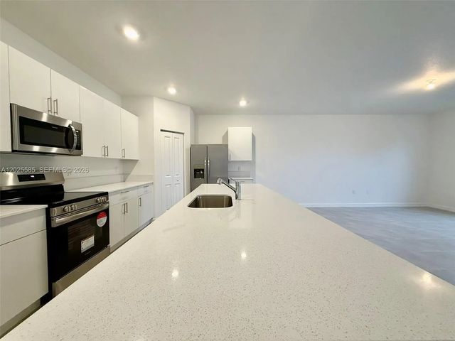 4 of 19 - 2958 Park Place #5838, Dania Beach, FL