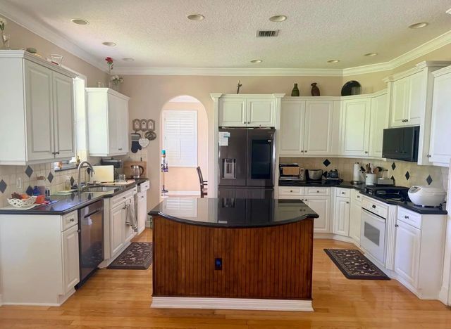 2 of 38 - 2285 Ridgewood Circle, Royal Palm Beach, FL