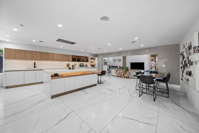 3 of 39 - 5920 Ne 21st Road, Fort Lauderdale, FL