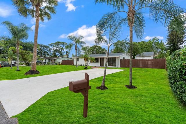 2 of 32 - 5726 Karen Drive, West Palm Beach, FL