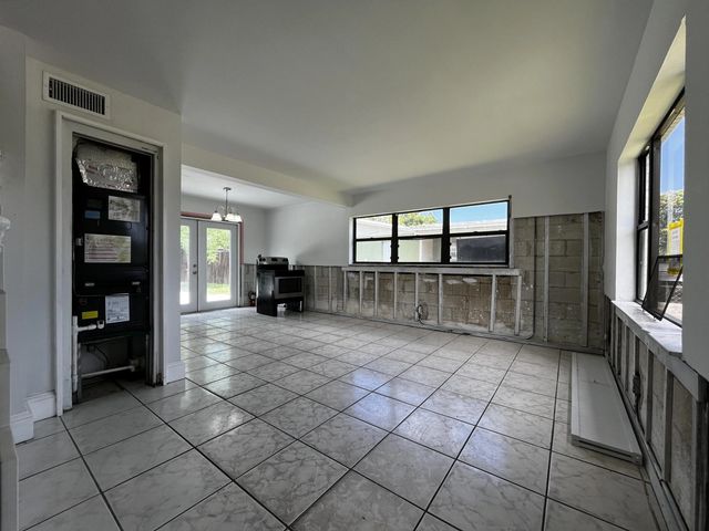 4 of 39 - 5163 Marion Place, West Palm Beach, FL