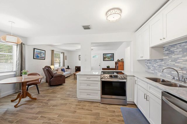 4 of 27 - 6404 Oak Street, Hollywood, FL