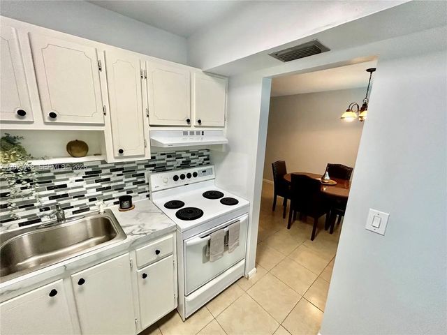 2 of 16 - 2213 Ne 1st Court #203, Boynton Beach, FL