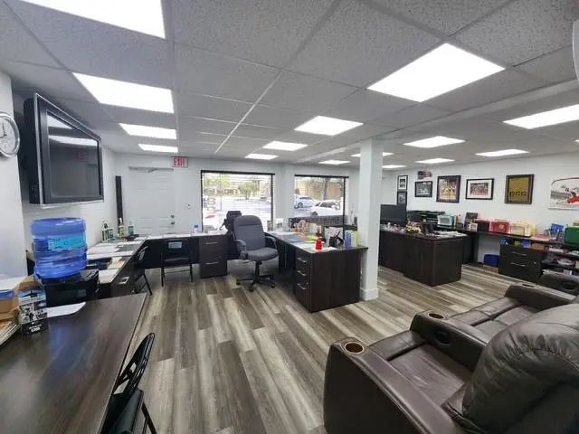 3 of 6 - 4078 W Broward Boulevard, Plantation, FL