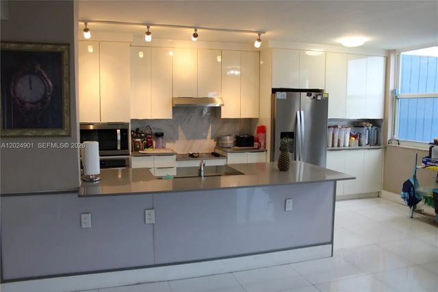 2 of 38 - 4200 Hillcrest Drive #820, Hollywood, FL