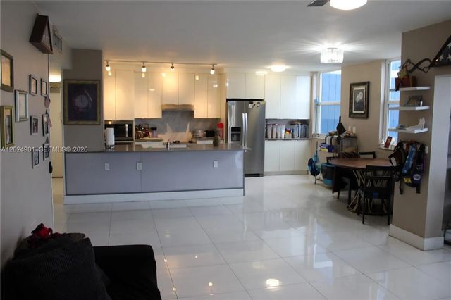 3 of 38 - 4200 Hillcrest Drive #820, Hollywood, FL