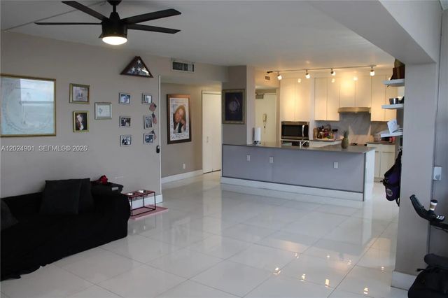 4 of 38 - 4200 Hillcrest Drive #820, Hollywood, FL