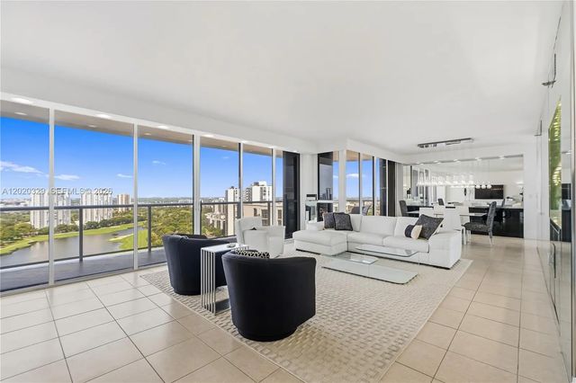 20281 E Country Club Drive #2101, Aventura