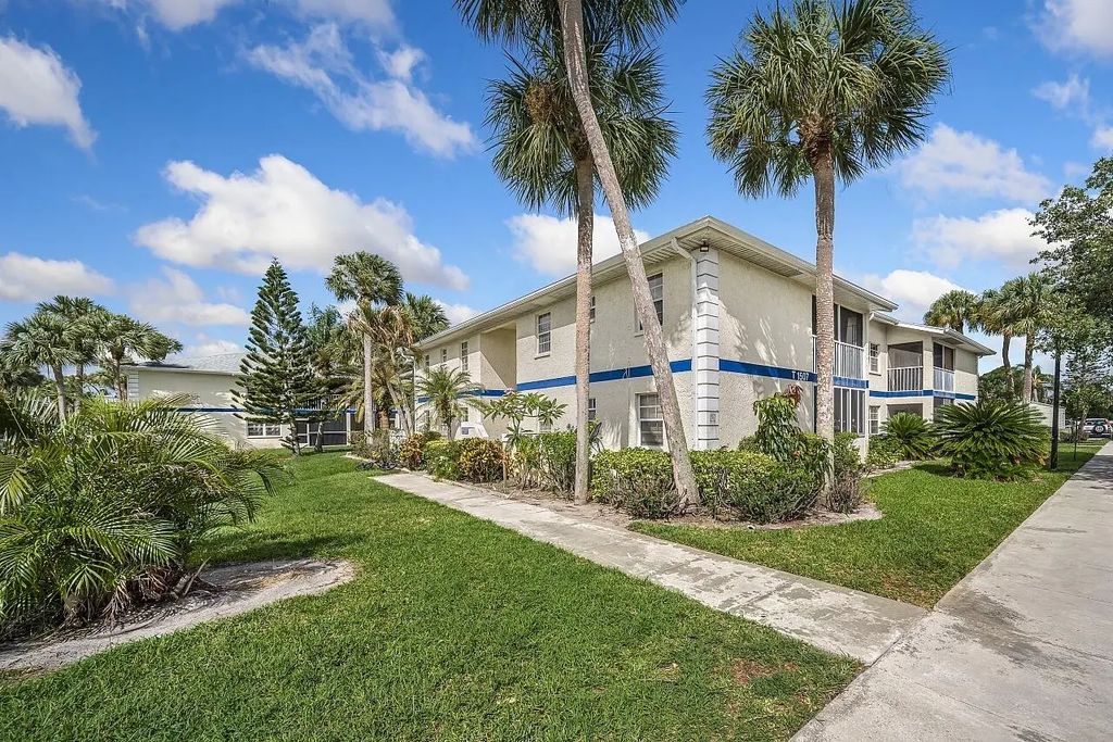1507 Se Royal Green Circle #102, Port St. Lucie