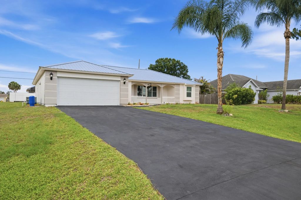 1051 Sw Dubois Avenue, Port St. Lucie