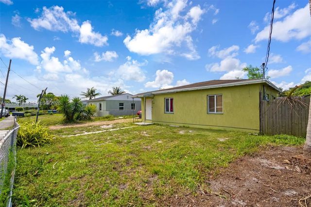 3 of 31 - 2365 Nw 155th Street, Miami Gardens, FL