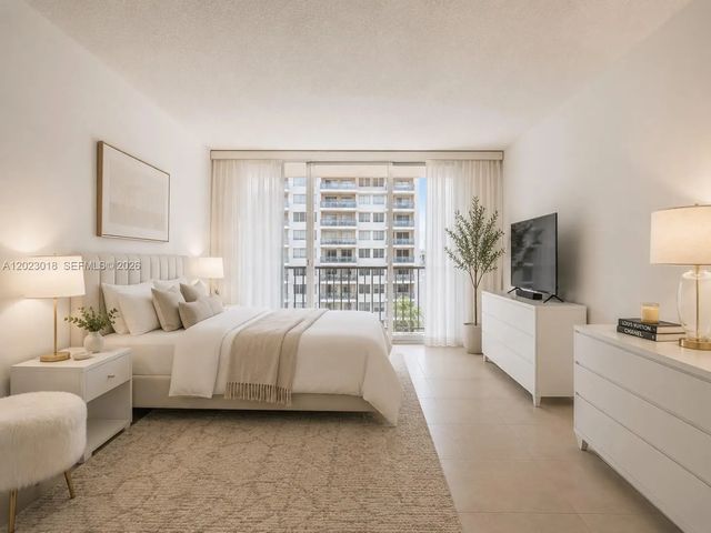 4 of 9 - 18051 Biscayne Boulevard #1105, Aventura, FL