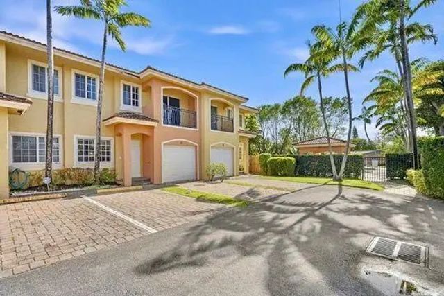 2 of 42 - 330 Sw 2nd Avenue #14, Hallandale Beach, FL
