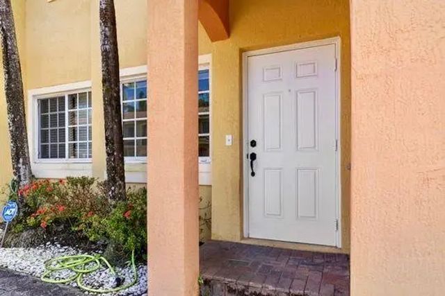 5 of 42 - 330 Sw 2nd Avenue #14, Hallandale Beach, FL