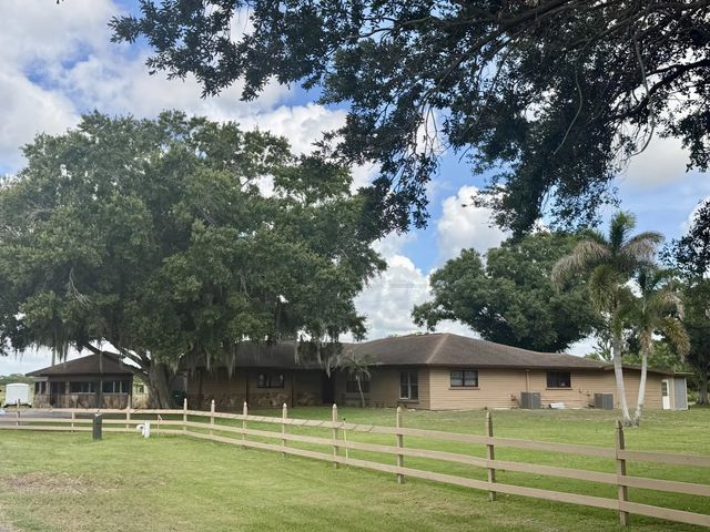 2 of 35 - 1631 Se 24th Boulevard, Okeechobee, FL