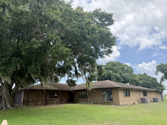 4 of 35 - 1631 Se 24th Boulevard, Okeechobee, FL