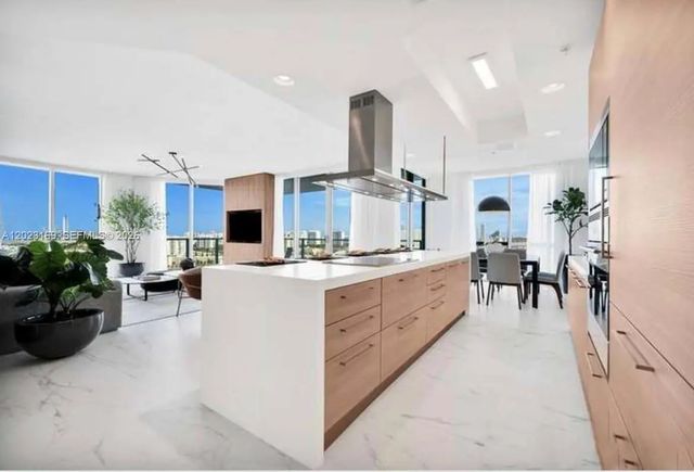 17111 Biscayne Boulevard #2209, North Miami Beach