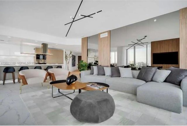 2 of 27 - 17111 Biscayne Boulevard #2209, North Miami Beach, FL