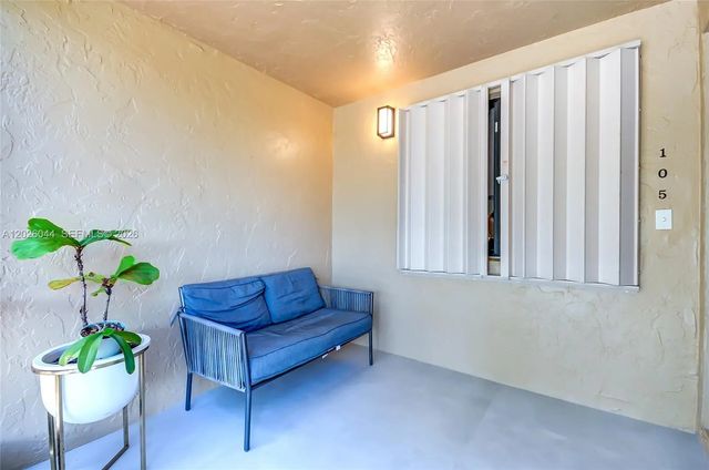 3 of 39 - 302 Lakeview Drive #105, Weston, FL