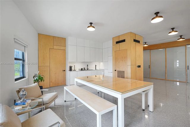 4 of 8 - 1800 N Miami Avenue, Miami, FL