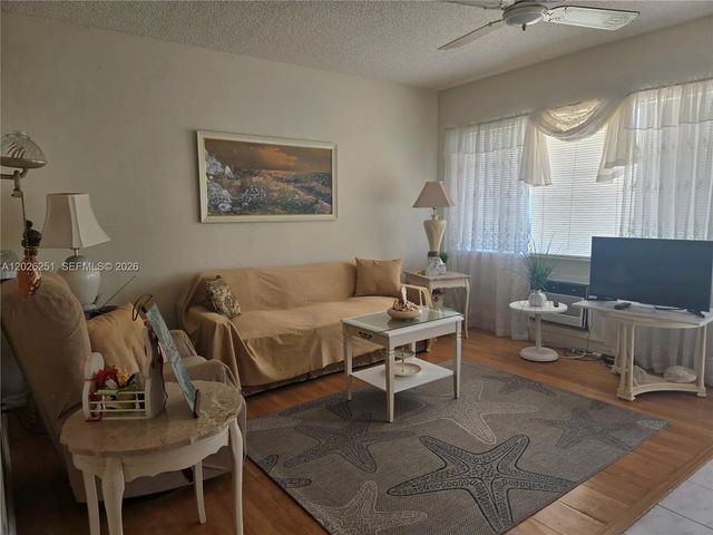 2 of 13 - 820 Sw 11 Street #4b, Hallandale Beach, FL