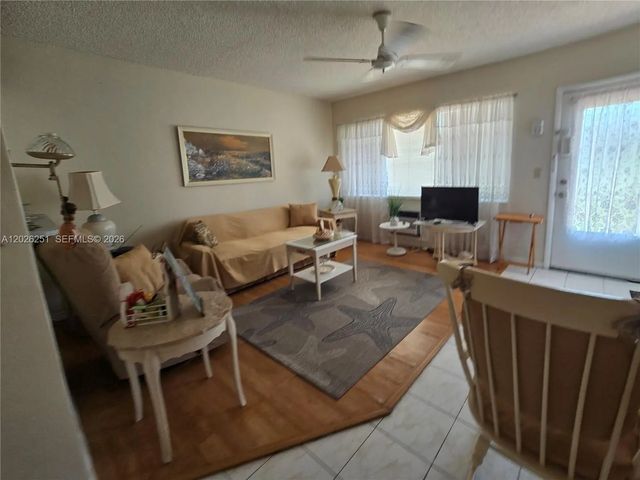 3 of 13 - 820 Sw 11 Street #4b, Hallandale Beach, FL