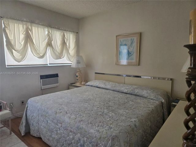 5 of 13 - 820 Sw 11 Street #4b, Hallandale Beach, FL
