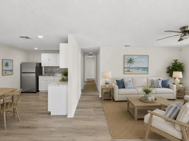 4 of 32 - 2575 1st Place, Vero Beach, FL