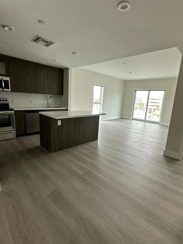 1938 Jackson Street #402, Hollywood