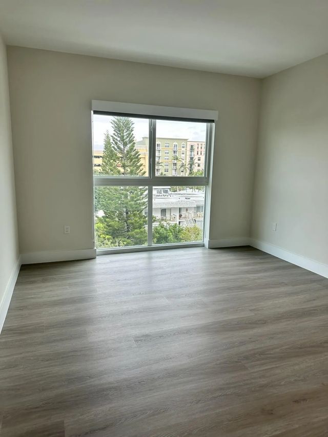 5 of 17 - 1938 Jackson Street #402, Hollywood, FL