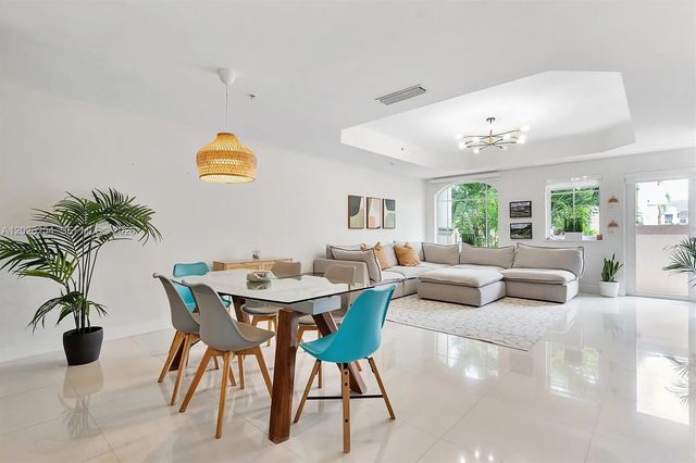 2704 Ne 184th Terrace, Aventura