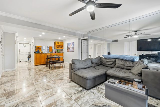 4 of 25 - 1319 E Hillsboro Boulevard #208, Deerfield Beach, FL