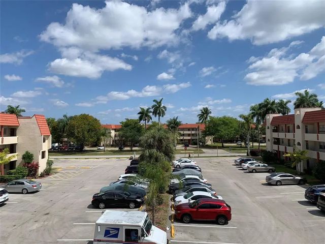4 of 11 - 8080 N Sunrise Lakes N #303, Sunrise, FL