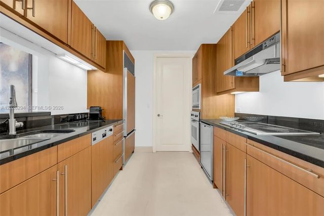4 of 31 - 1425 Brickell Avenue #51a, Miami, FL