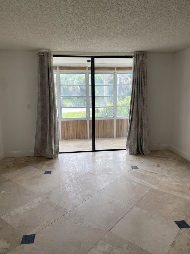 3 of 4 - 2840 Somerset Drive #105 M, Lauderdale Lakes, FL